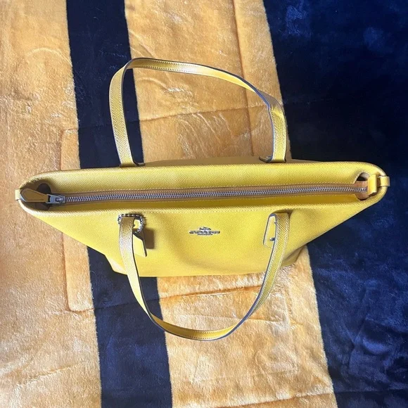 Coach F58846 Yellow with Silver Hardware City Zip Tote Bag in Pebbled Leather - Picture 4 of 7